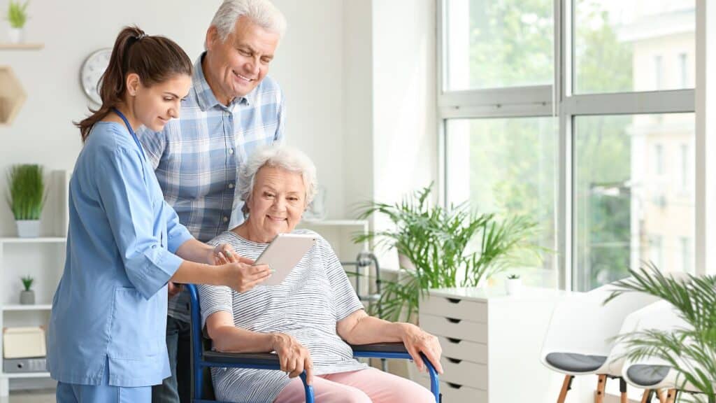 איך יודעים אם הקשיש מוכן למעבר לבית אבות או דיור מוגן - חיה רמתי